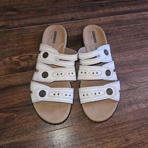 Collection by Clarks Womens Soft Cushion White Slip On Strappy Sandal Size 9.5